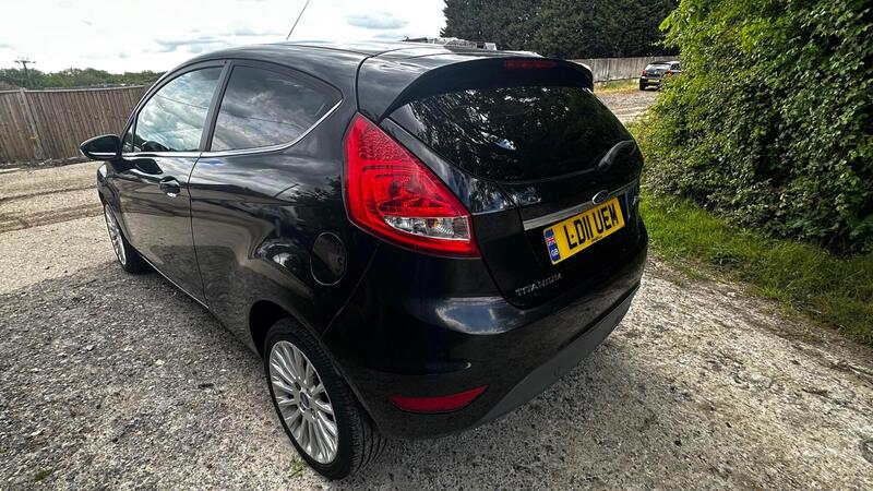 2011 Ford Fiesta — photo 5
