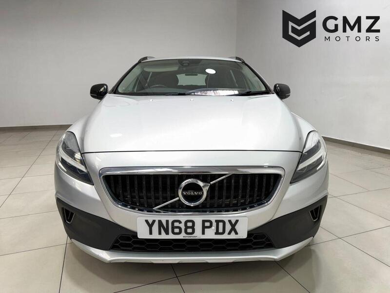 Volvo V40 Cross Country view 2
