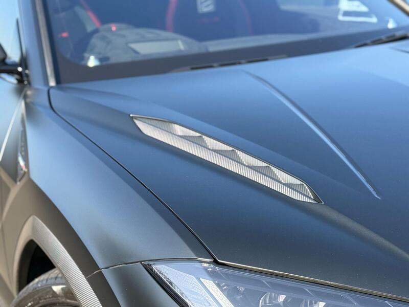Lamborghini Urus view 5