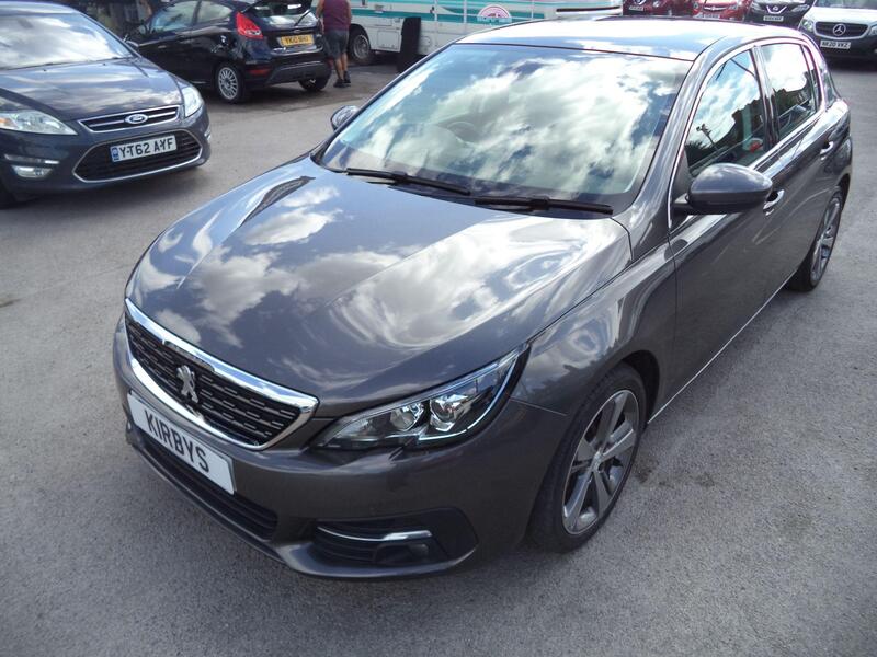 Peugeot 308 view 3