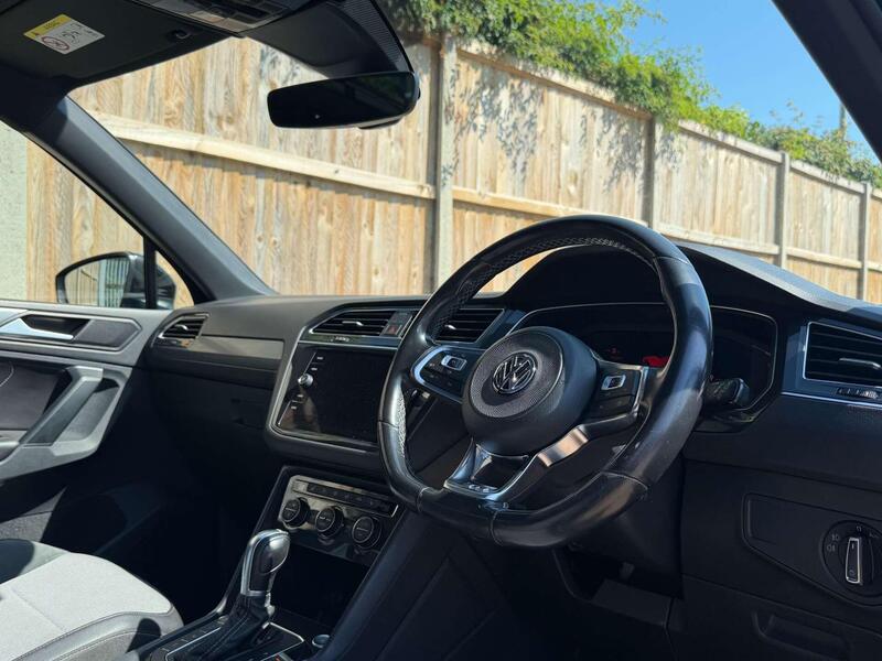 Volkswagen Tiguan view 2