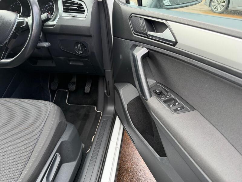 Volkswagen Tiguan view 5