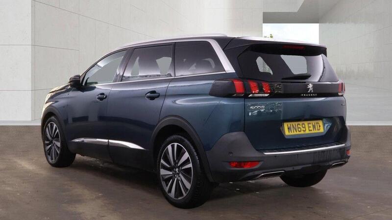 Peugeot 5008 view 2