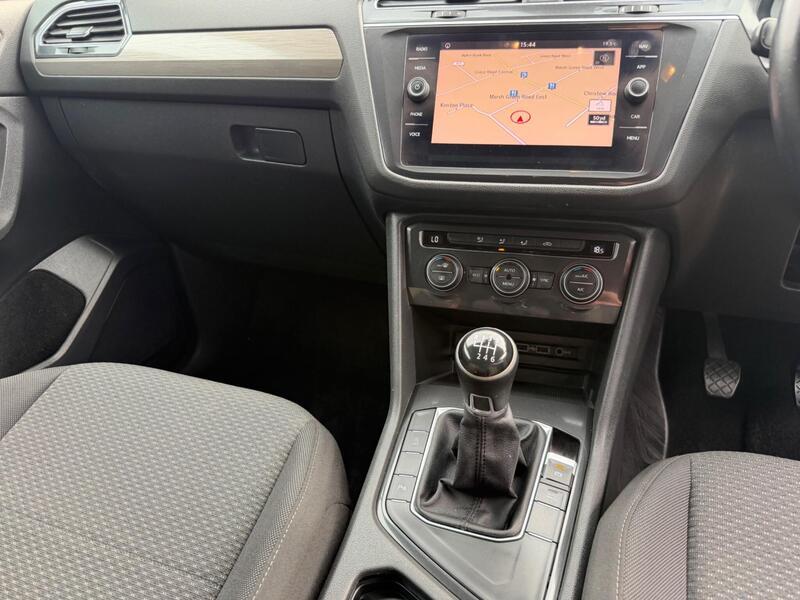 Volkswagen Tiguan Allspace view 4