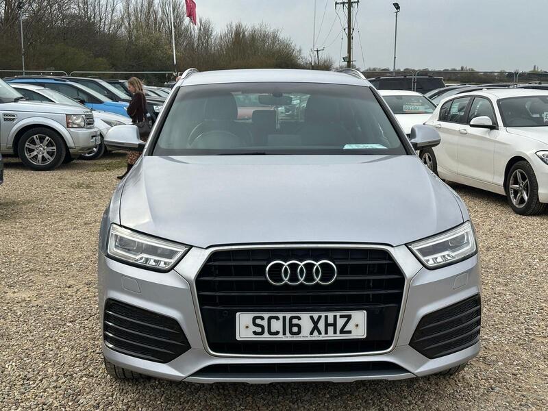 Audi Q3 view 28