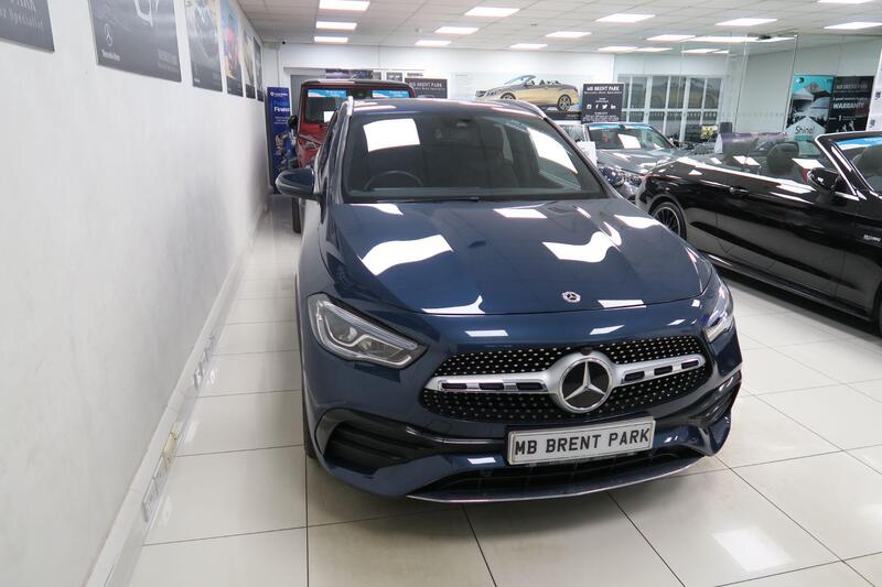 Mercedes-Benz Mercedes-Benz GLA view 3