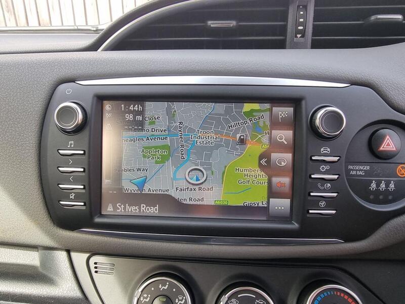 Toyota Yaris view 3