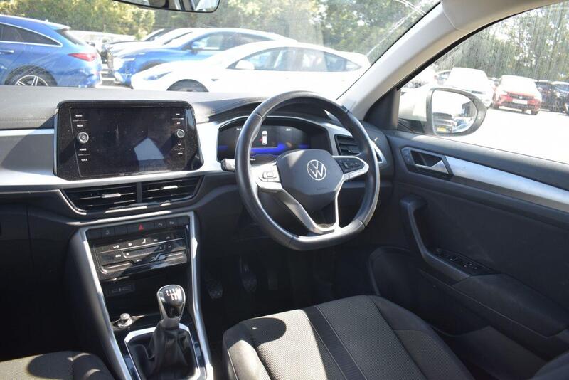 Volkswagen T-Roc view 3