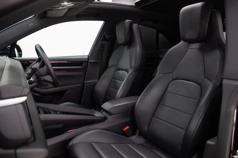 Porsche Macan view 4