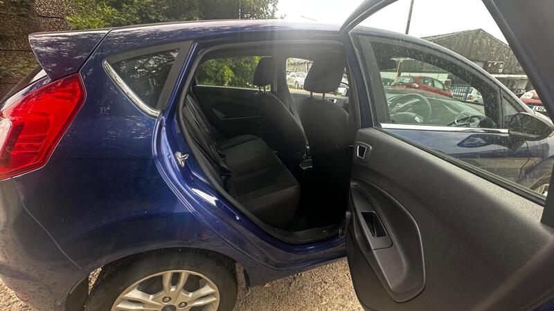 2015 Ford Fiesta — photo 6