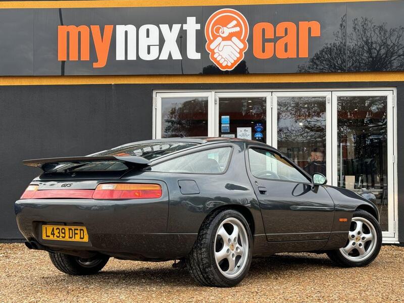 Porsche 928 view 10