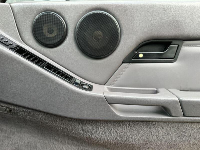 Porsche 928 view 25