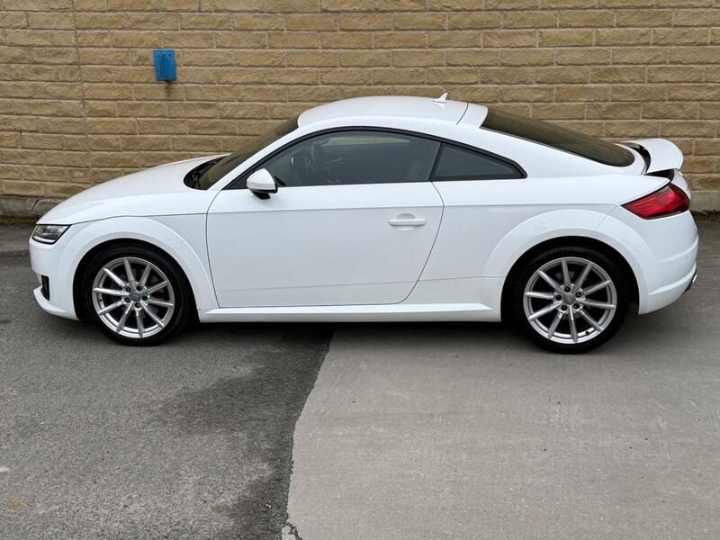 Audi Audi TT view 2