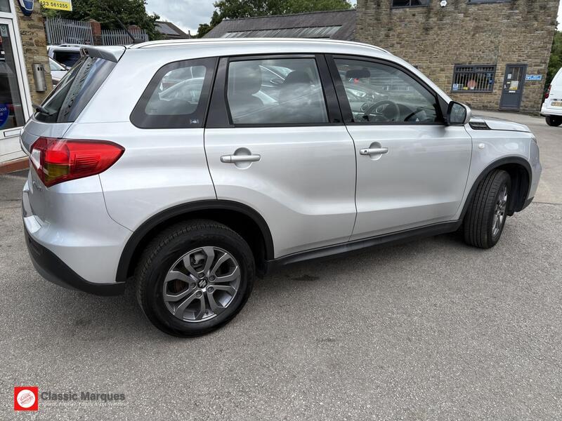 Suzuki Vitara view 3