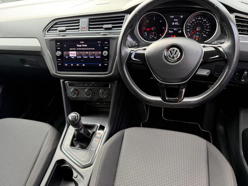 Volkswagen Tiguan view 2