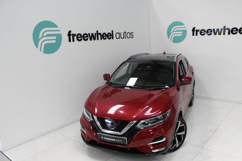 2017 Nissan Qashqai in Red — image 6 of 70