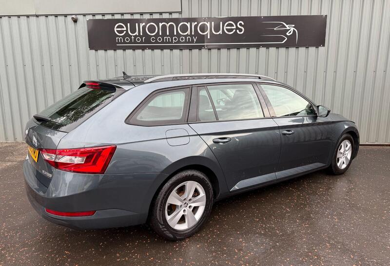 Skoda Superb view 3