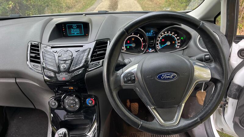 2015 Ford Fiesta — photo 25