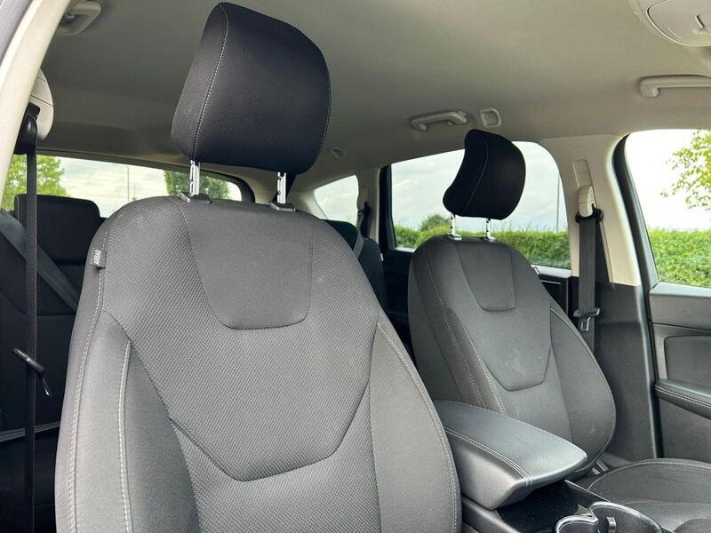 Ford S-Max view 3