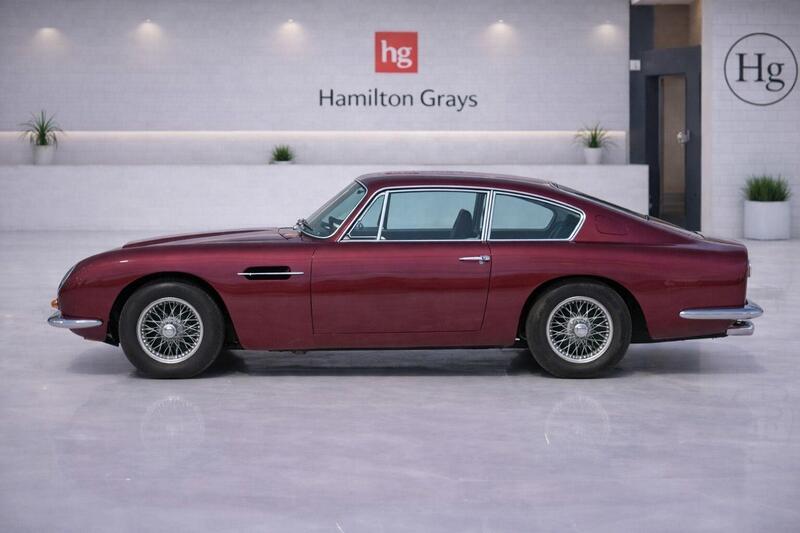 Aston Martin DB6 view 4