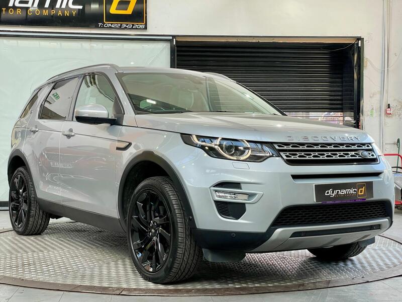 Land Rover Discovery Sport view 2