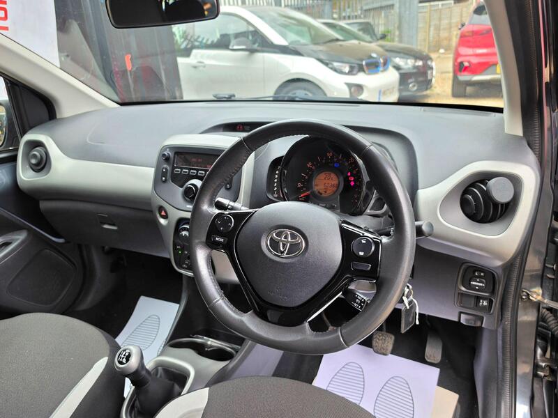 Toyota AYGO 1.0 VVT-i x-play Euro 5 5dr Euro 5 thumbnail 28
