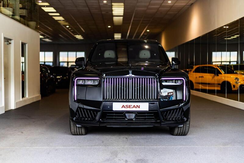 Rolls-Royce Cullinan view 3