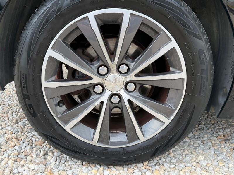 Peugeot 308 view 2