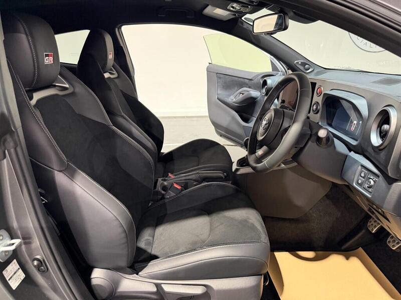 Toyota Yaris view 5