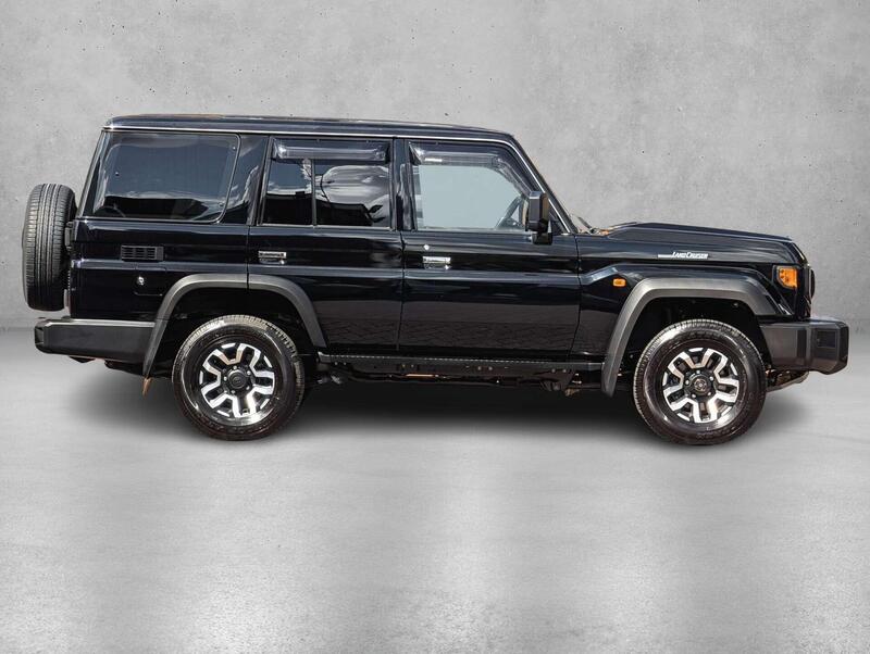 Toyota Land Cruiser view 7