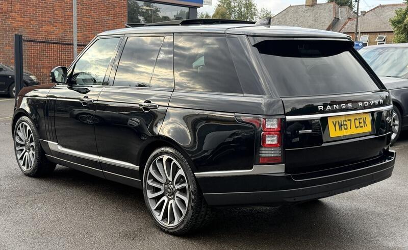 Land Rover Range Rover view 3