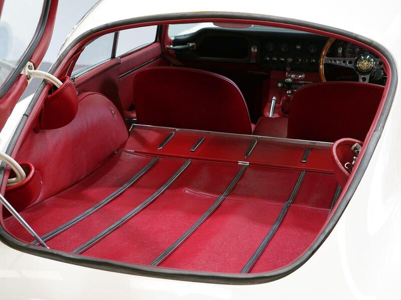Jaguar E-Type view 40