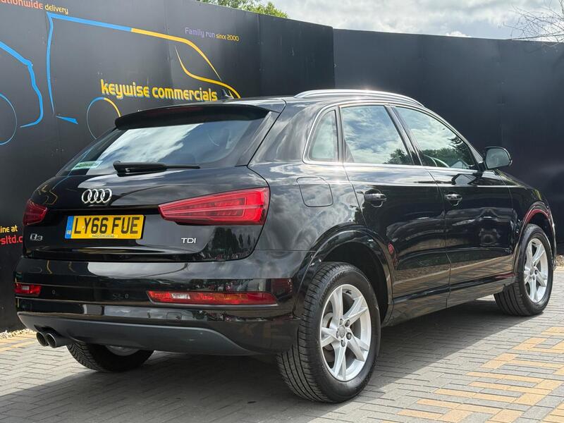 Audi Q3 view 5