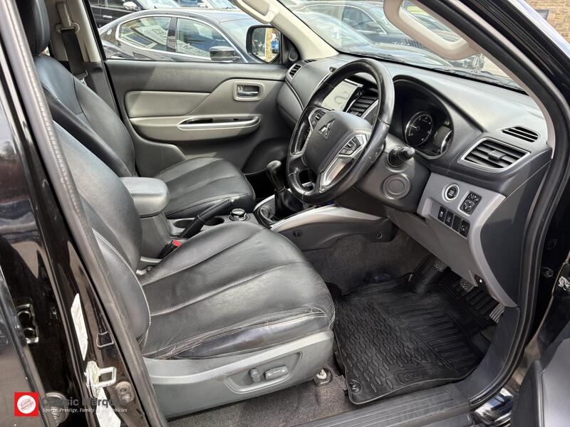 Mitsubishi L200 view 2
