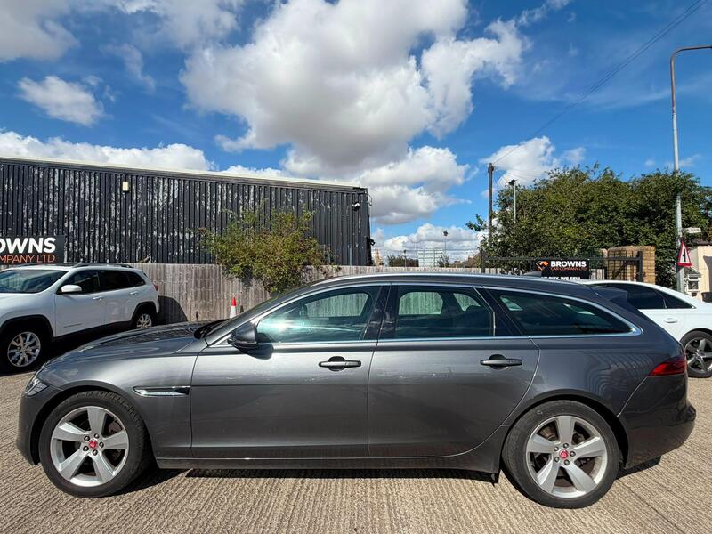 Jaguar XF view 5