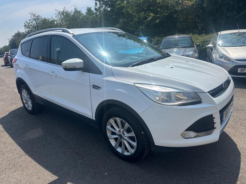 Ford Kuga view 3