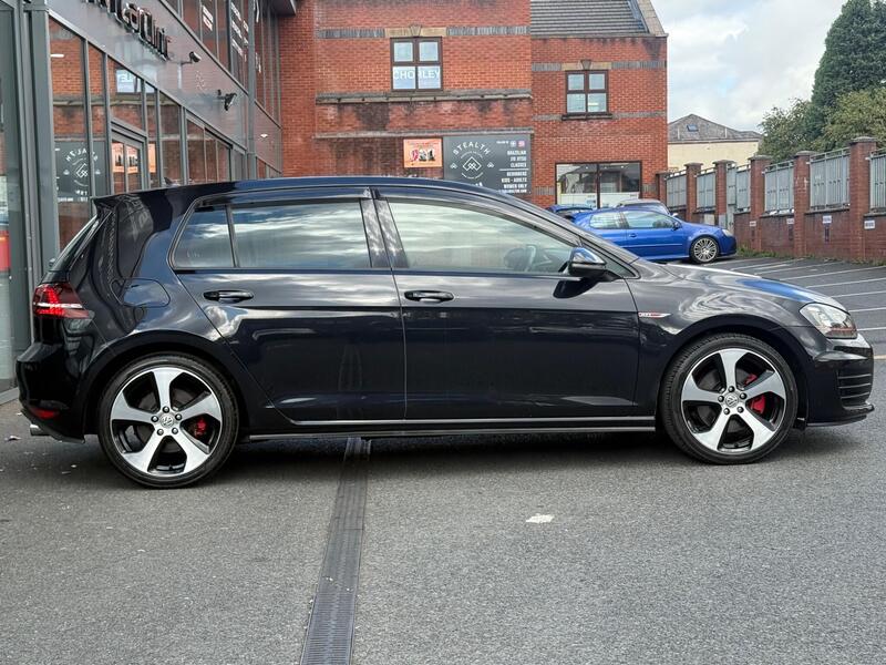 Volkswagen Golf view 4