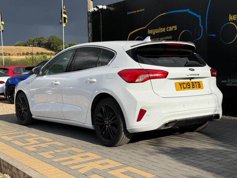 Ford Focus view 3