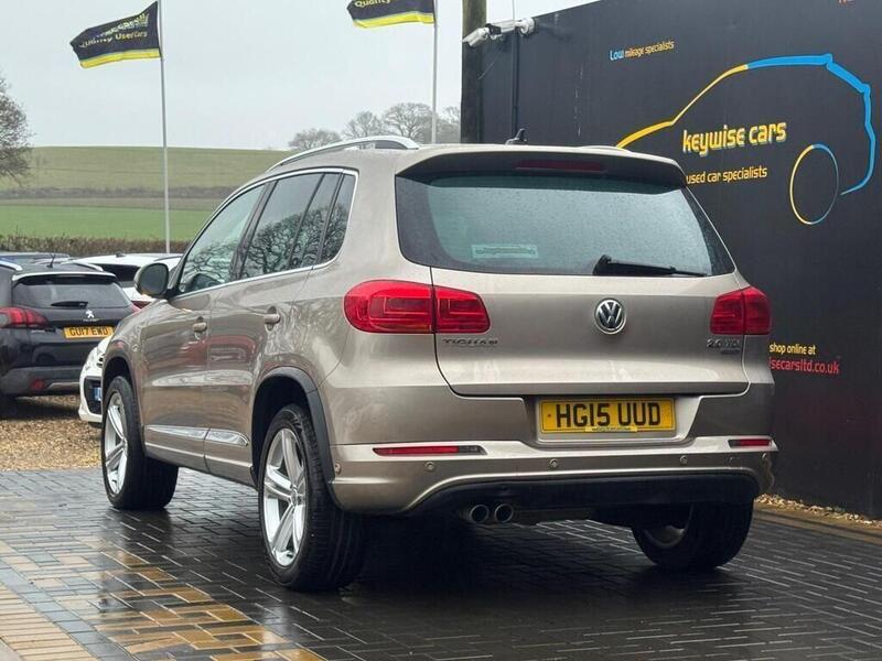 Volkswagen Tiguan view 3
