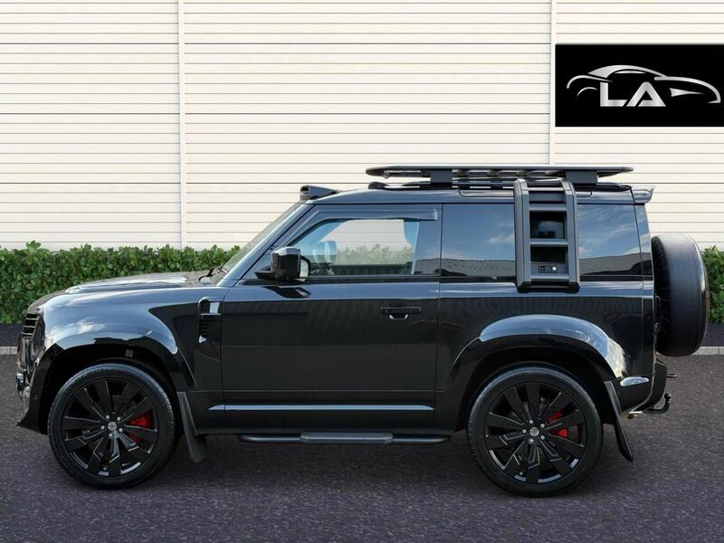 Land Rover Defender 90 view 3
