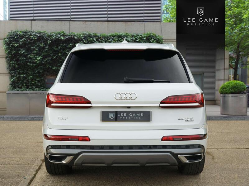 Audi Q7 view 6