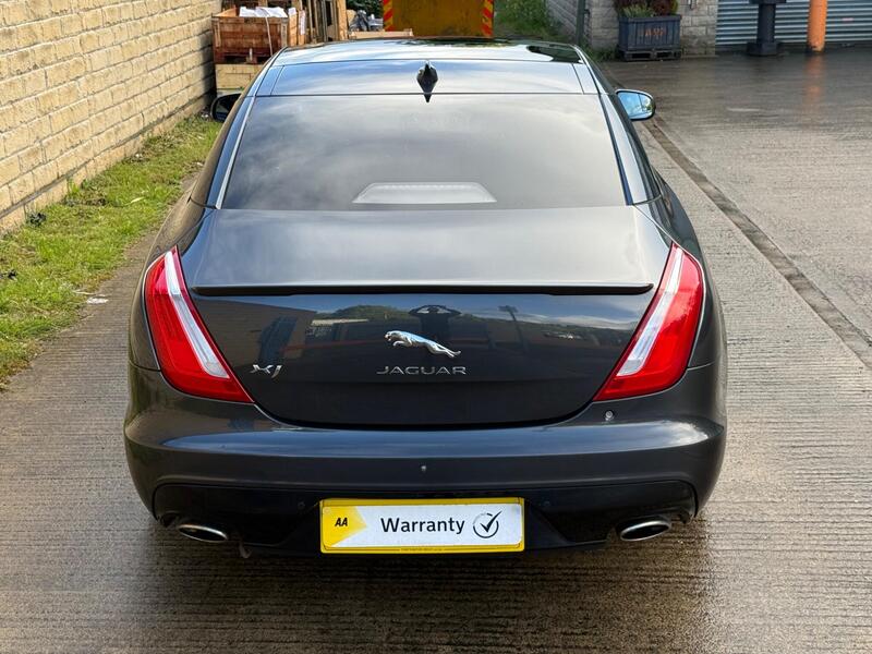 Jaguar XJ view 6