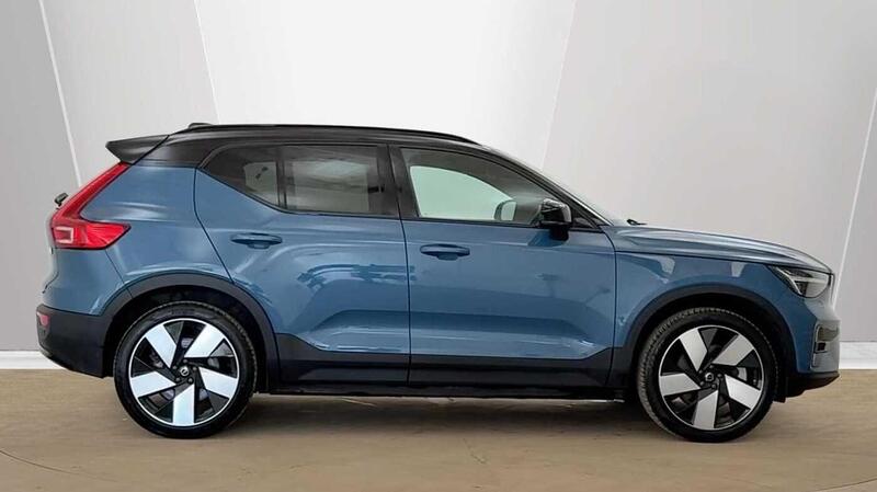 Volvo XC40 view 2
