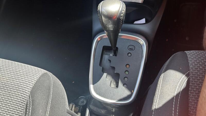 2015 Toyota Yaris — photo 14
