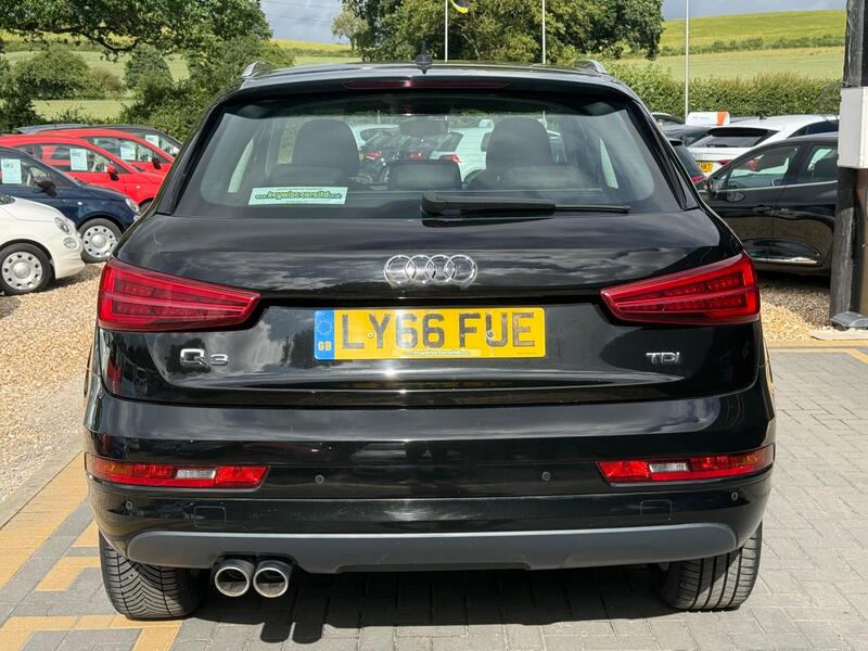 Audi Q3 view 4