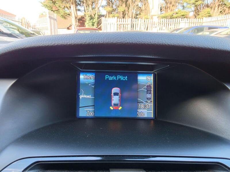 Ford Focus 1.6 Titanium Navigator Powershift Euro 5 5dr thumbnail 41