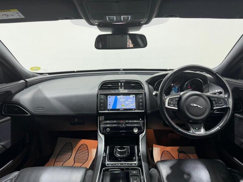 Jaguar Xe view 4