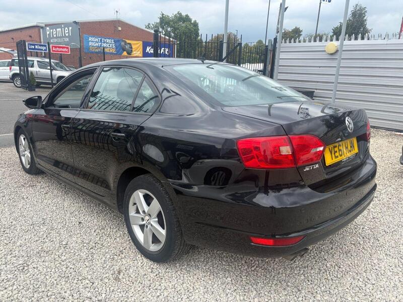 Volkswagen Jetta view 4