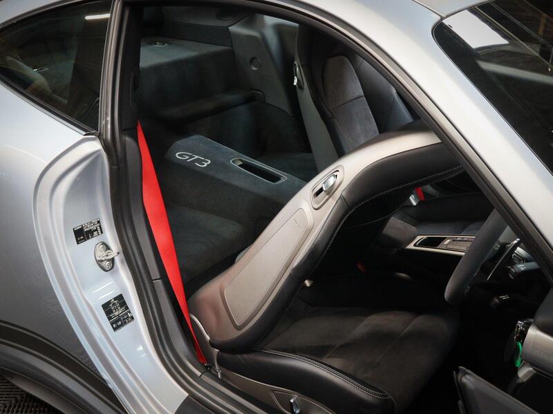 Porsche 911 view 64