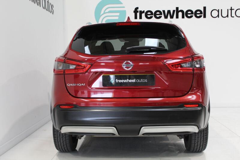 2017 Nissan Qashqai in Red — image 5 of 5
